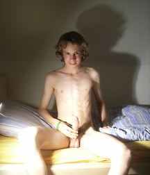 Newbie-Twink 5b8c049f6a8e9.jpg