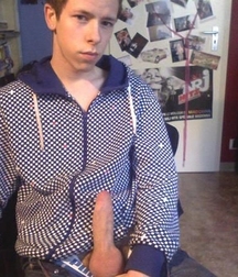 and more phone-selfie boys 5b95fbc5db356.jpg