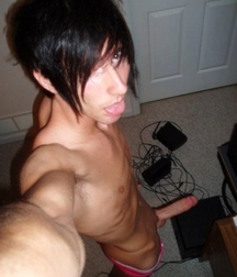 and more phone-selfie boys 5b95fbc72323f.jpg