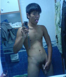 and more phone-selfie boys 5b95fbd6c0a4a.jpg