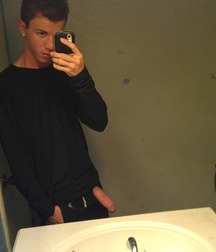 and more phone-selfie boys 5b95fbe3b4184.jpg