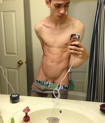 and more phone-selfie boys 5b95fbedda340.jpg