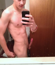 never ending phone-selfie boys 5b95fcd39260f.jpg