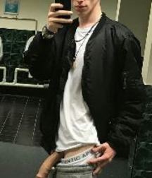 LOVELY BOY COCKS 5bbab1d2a1744.jpg