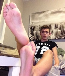 Twink Feet  5b9d9c0b7461b.jpg