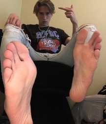 Only the best feet 5bfdbe23e4418.jpg