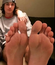 Only the best feet 5bfdbe299a9fc.jpg
