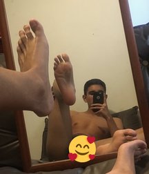Master Twink Feet 5ca7ad8d5e829.jpg
