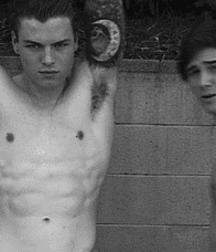 Black & White 5d17fb442b3ae.gif