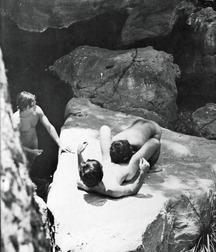 Black & White 5d17fb49c40db.jpg
