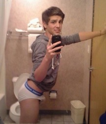 Undies & Bulges Pt. 4 5d3f67a73320f.jpg
