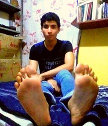 Long Pants & Feet 5d589d0c6d6bd.jpg