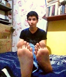 Long Pants & Feet 5d589d1150ec6.jpg
