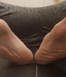 Long Pants & Feet 5d589d2167951.jpg