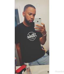 Grindr guys 5dae4ea201408.jpg
