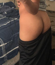 Grindr guys 5dae4eb10521c.png