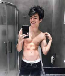 Sexy boys 5bb67b2ce47d6.jpg