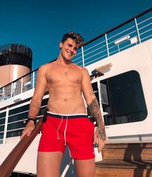 Hot boys 5bbc2cff1d8ea.jpg