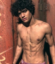 Hot boys 5bbc2d1d3a369.jpg