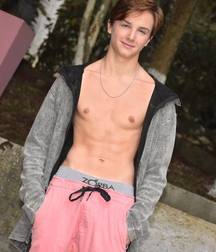 Hot boys 5bbc2d2d56fe0.jpg