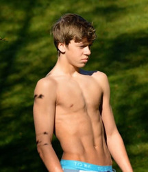 Boys 5bc7a48678317.jpg