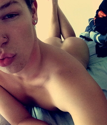 Nice selpfie in bed - L 5c3ba18c902bc.jpg