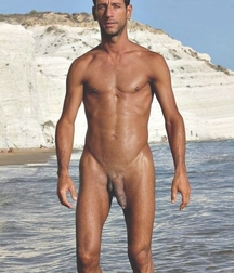 Nackte Männer 5bc00a660bb0a.jpeg