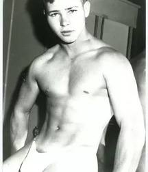 Old b&w photo fun 5c9359e60a958.jpg