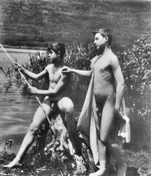 Old b&w photo fun 5c935a0144f37.jpg