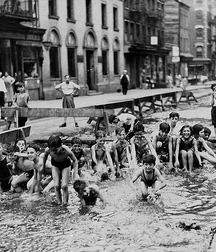 Old b&w photo fun 5c935a029b790.jpg