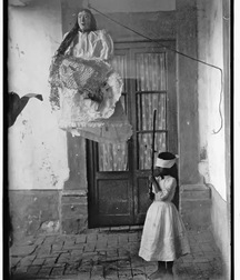 Old b&w photo fun 5c935a1ecc7fb.jpg