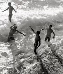 Old b&w photo fun 5c935a2588a1f.jpg