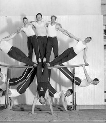 Old b&w photo fun 5c935a29941a8.jpg