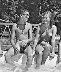 Old b&w photo fun 5c935a2ab3bc5.jpg