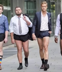 Guys in shorts 5c96d16e83e71.jpg