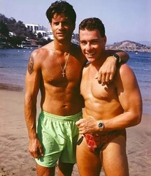 Guys in shorts 5c96d16fce6ea.jpg
