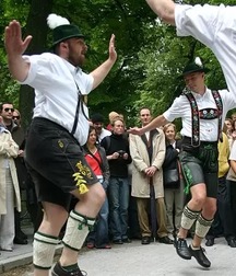 Guys in shorts 5c96d17794357.jpg