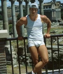 Guys in shorts 5c96d188dd6d6.jpg