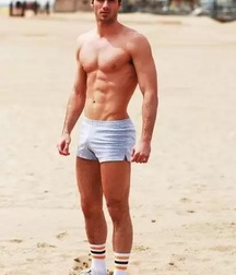 Guys in shorts 5c96d191c7ca1.jpg