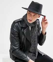 Guys in hats 5cb0820866b19.jpg