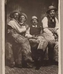 Guys in hats 5cb0826b0f9a4.jpg