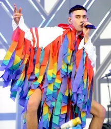 Olly Alexander 5d8bf018eea6e.jpg