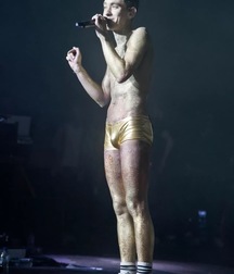 Olly Alexander 5d8bf0314d005.jpg