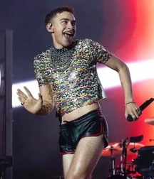 Olly Alexander 5d8bf0329db38.jpg