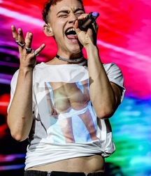 Olly Alexander 5d8bf0341ab79.jpg