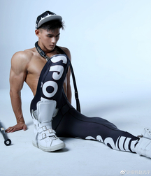 Asian boy 5bbfe2e1a3520.jpg