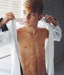 The Ineffability of Boy Beauty 5bed2e08ce7cb.png
