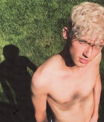 Troye Sivan : The Little Prince 5c2c70c4de132.jpg