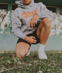 Boys' Legs 5d1e220744012.jpg