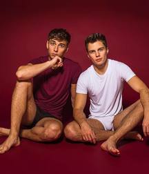 Boys' Legs 5d1e229f3c14f.jpg